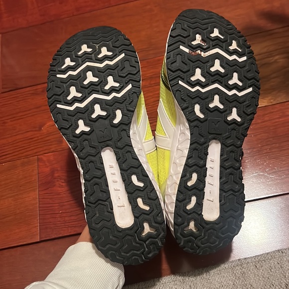 Veja Running Sneaker Size 6 - Picture 4 of 5